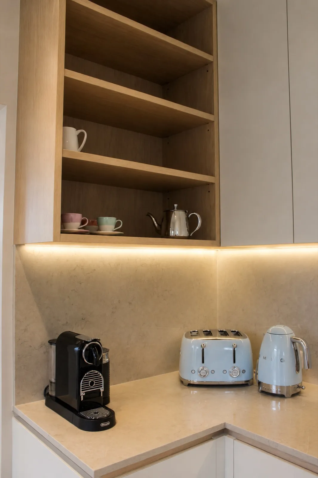 Butler's pantry with coffee machine